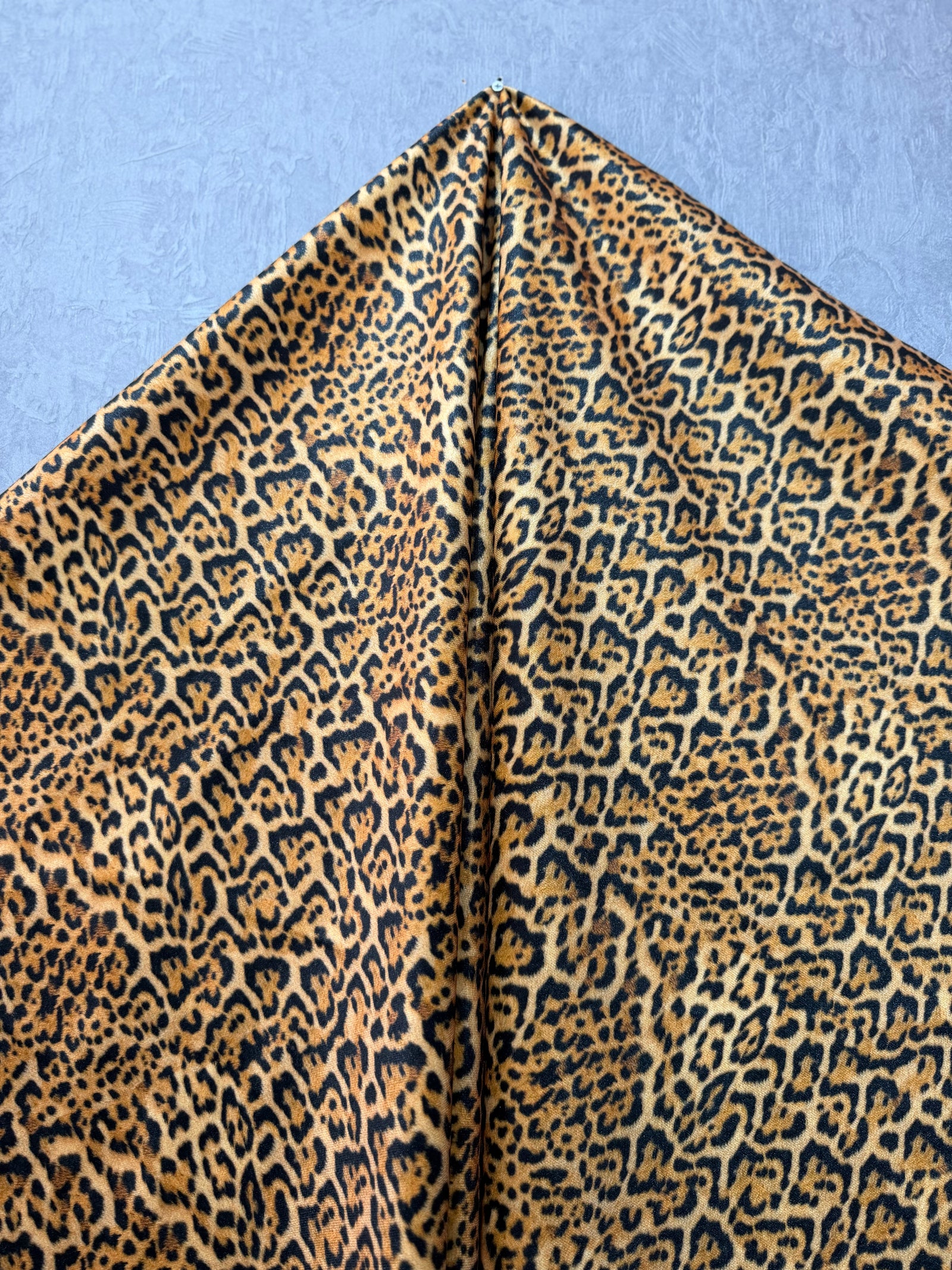 Leopar Desenli İthal Kadife Döşemelik & Perdelik Kumaş – Kırlentlik ve Dekoratif Kumaş – Metre ile Satış (140 cm En)