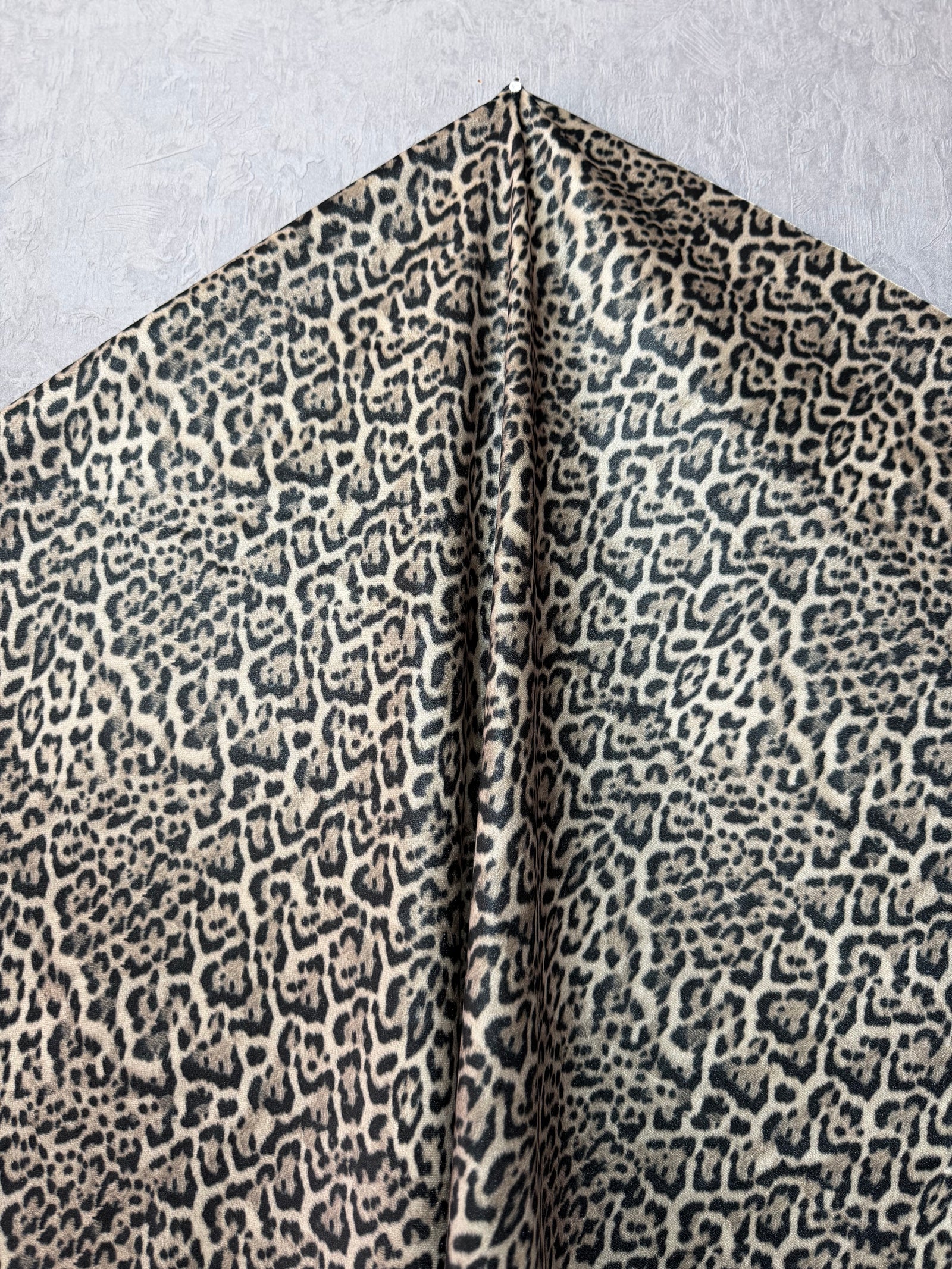 Leopar Desenli İthal Kadife Döşemelik & Perdelik Kumaş – Kırlentlik ve Dekoratif Kumaş – Metre ile Satış (140 cm En)