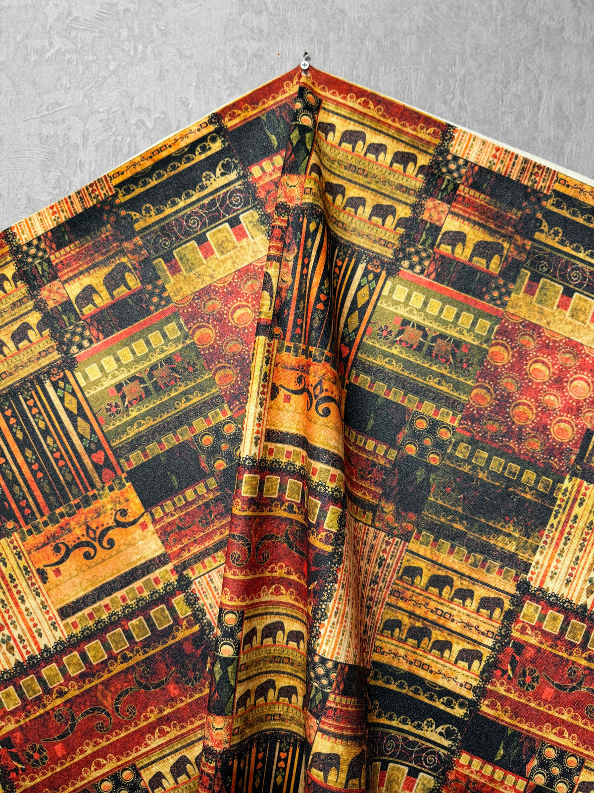 Etnik Fil Desenli Kadife Kumaş Metre ile | Yumuşak Patchwork Döşemelik ve Perdelik Ev Dekorasyon Kumaşı – 140 cm En
