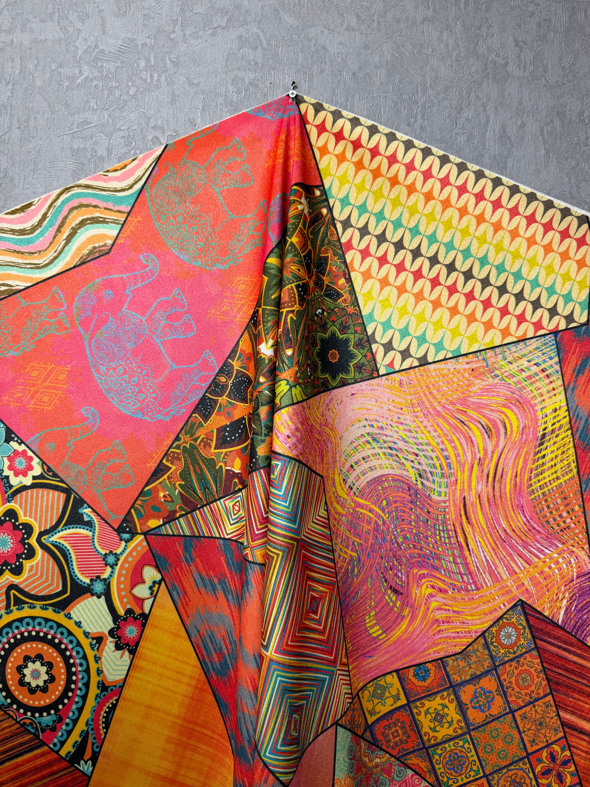 Renkli Patchwork Desenli Kadife Kumaş Metre ile | Etnik Bohem Yumuşak Döşemelik ve Perdelik Ev Dekorasyon Kumaşı – 140 cm En