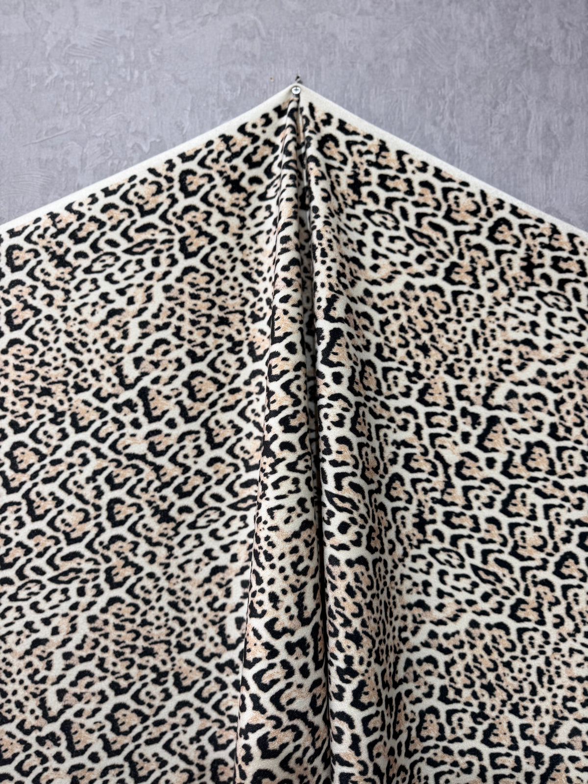 Leopar Desenli İthal Kadife Döşemelik & Perdelik Kumaş – Kırlentlik ve Dekoratif Kumaş – Metre ile Satış (140 cm En)