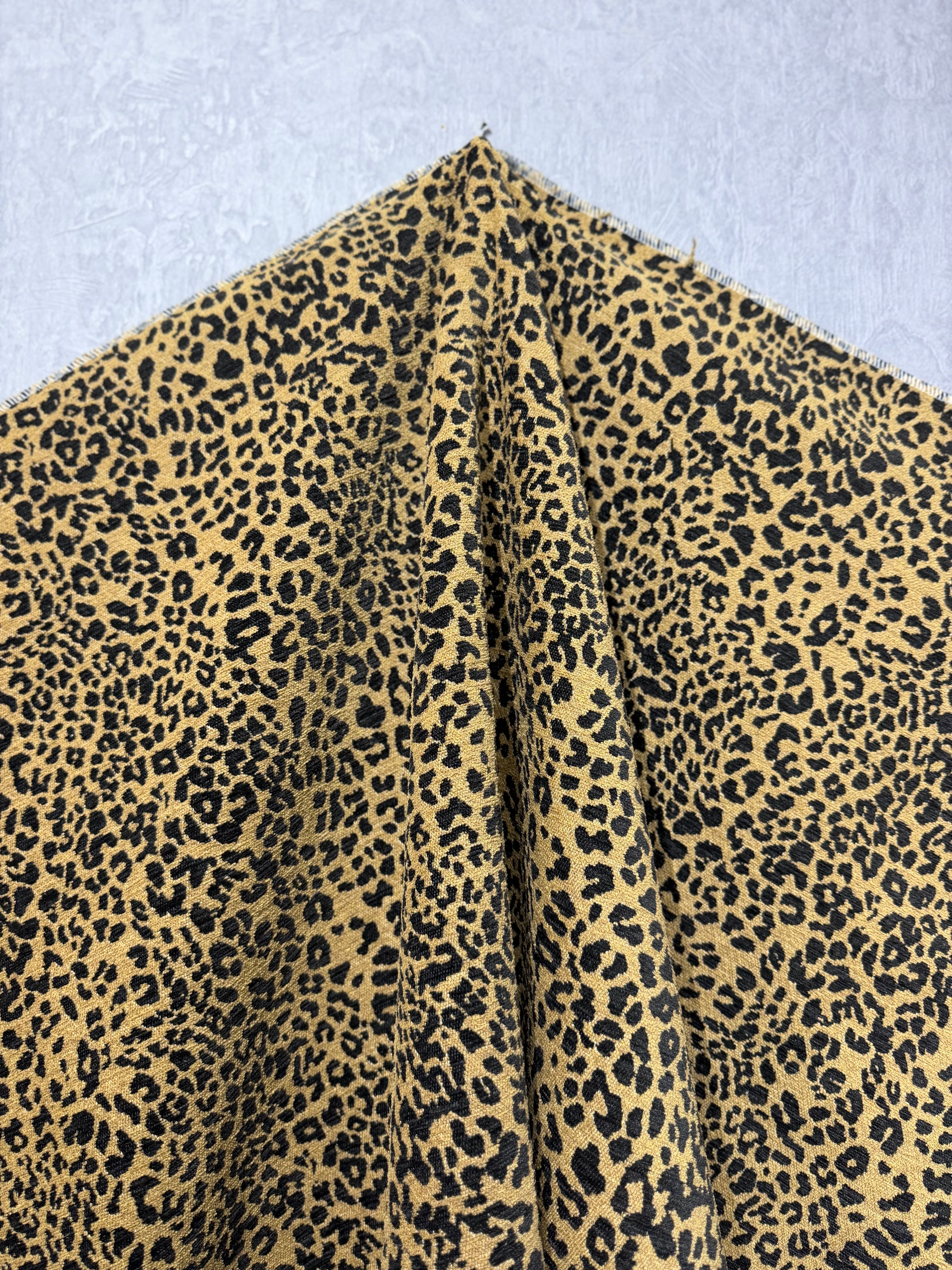 Leopar Desenli Keten Kumaş Metre ile | Animal Print Ağır Gramajlı Dokuma Döşemelik ve Perdelik Ev Dekorasyon Kumaşı – 140 cm En