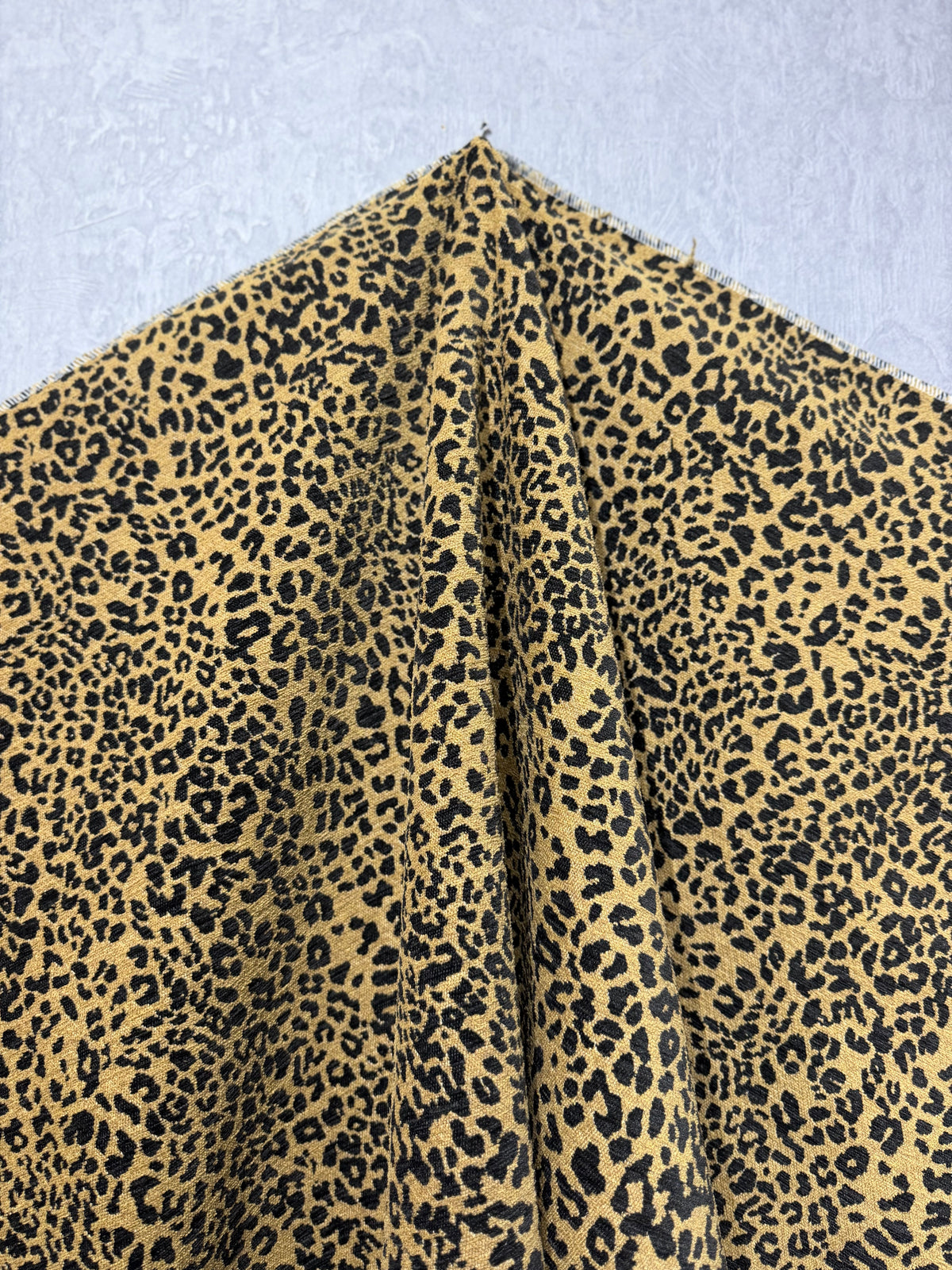 Leopar Desenli Keten Kumaş Metre ile | Animal Print Ağır Gramajlı Dokuma Döşemelik ve Perdelik Ev Dekorasyon Kumaşı – 140 cm En