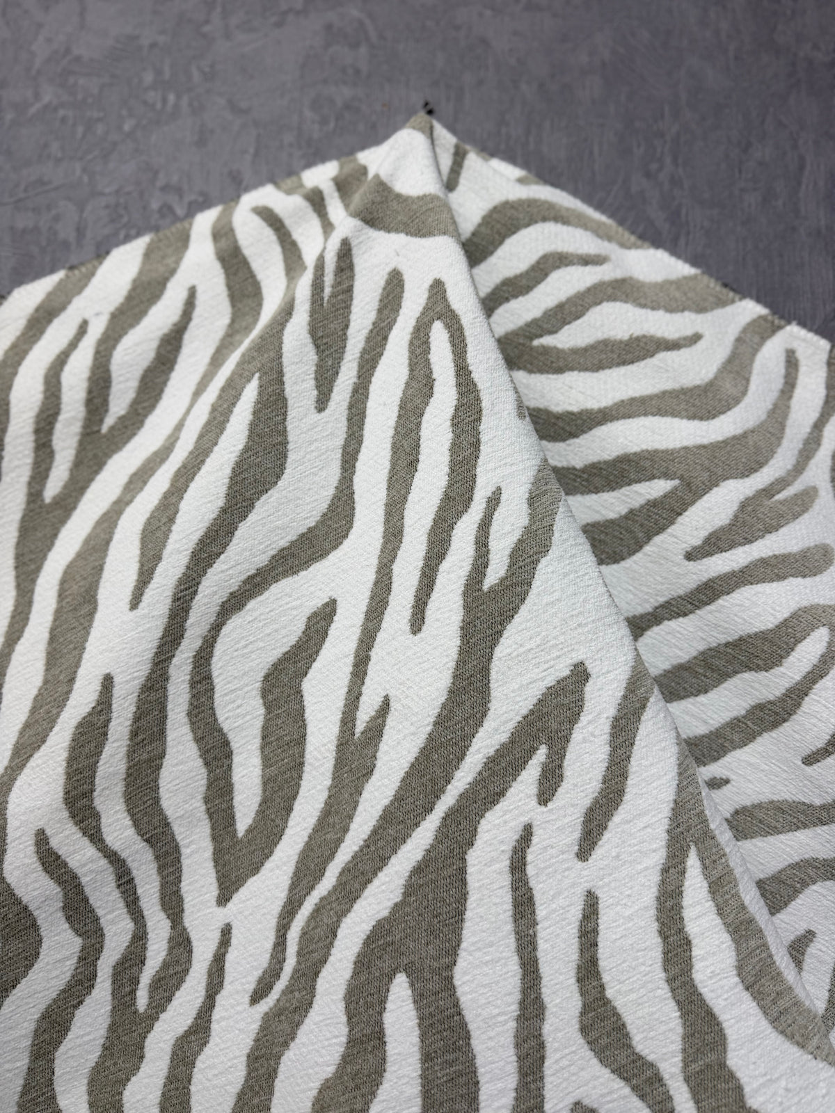Zebra Desenli Keten Kumaş Metre ile | Animal Print Ağır Gramajlı Dokuma Döşemelik ve Perdelik Ev Dekorasyon Kumaşı – 140 cm En